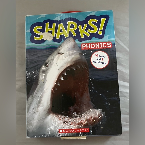 Scholastic SHARKS! PHONICS‎ Boxed Set 10 Books 2 Workbooks - Picture 1 of 4